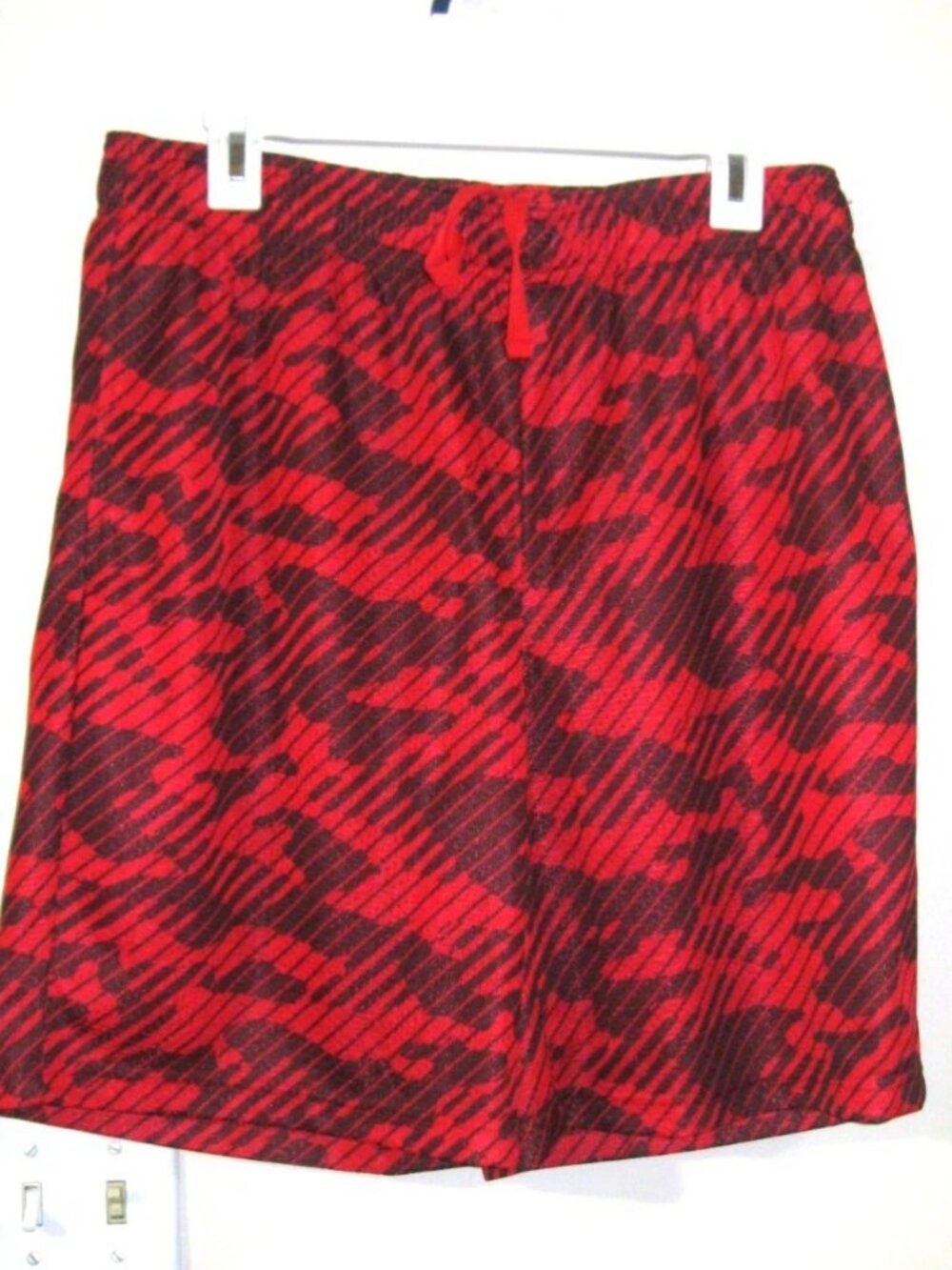 Xersion Men’s Athletic Mesh Shorts L Regular Red/Black Drawstring w/ Pockets